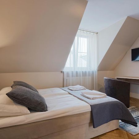Around Market Square Apartments Краков Экстерьер фото