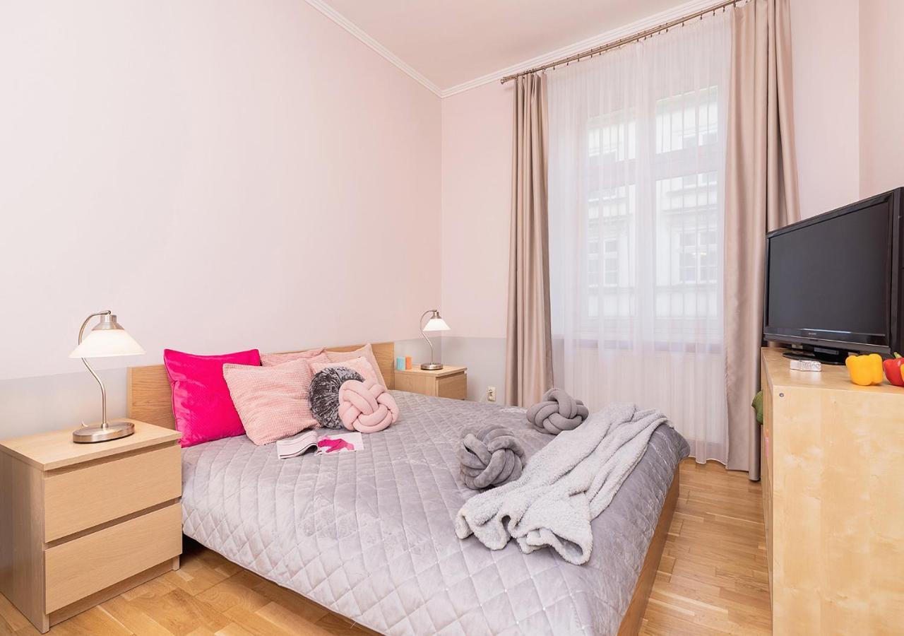 Around Market Square Apartments Краков Номер фото