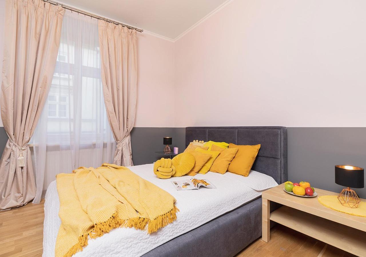 Around Market Square Apartments Краков Номер фото