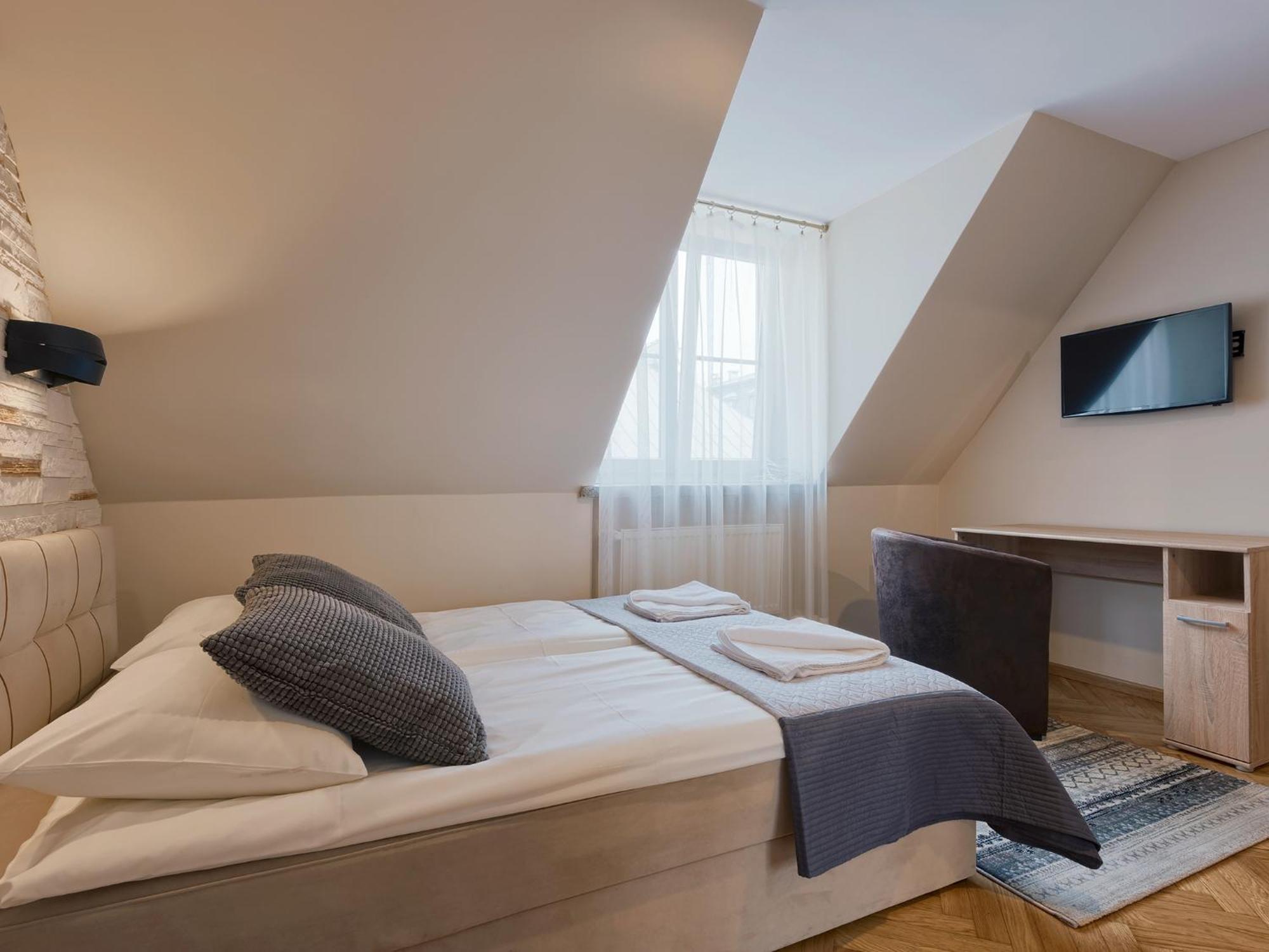 Around Market Square Apartments Краков Экстерьер фото