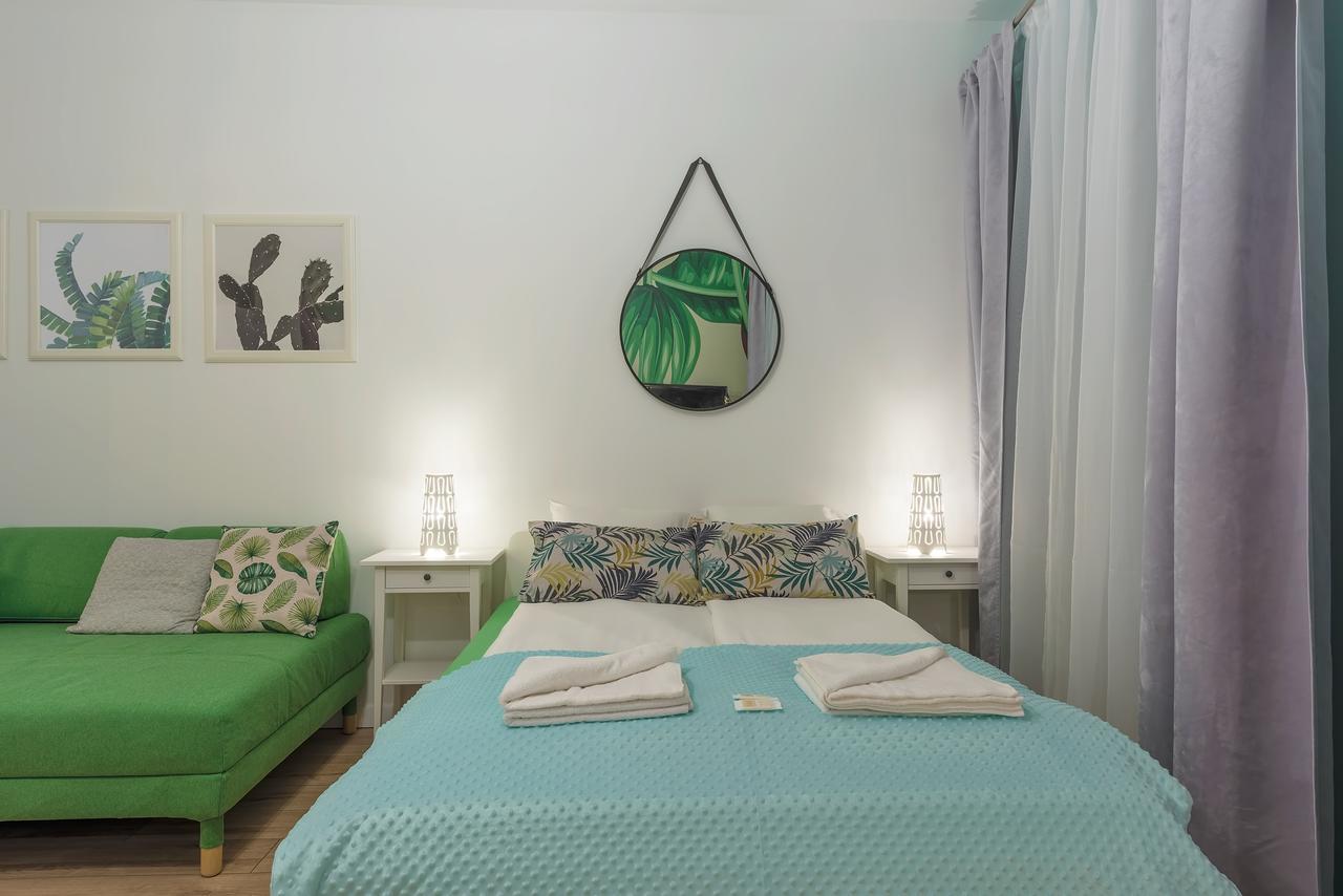 Around Market Square Apartments Краков Экстерьер фото