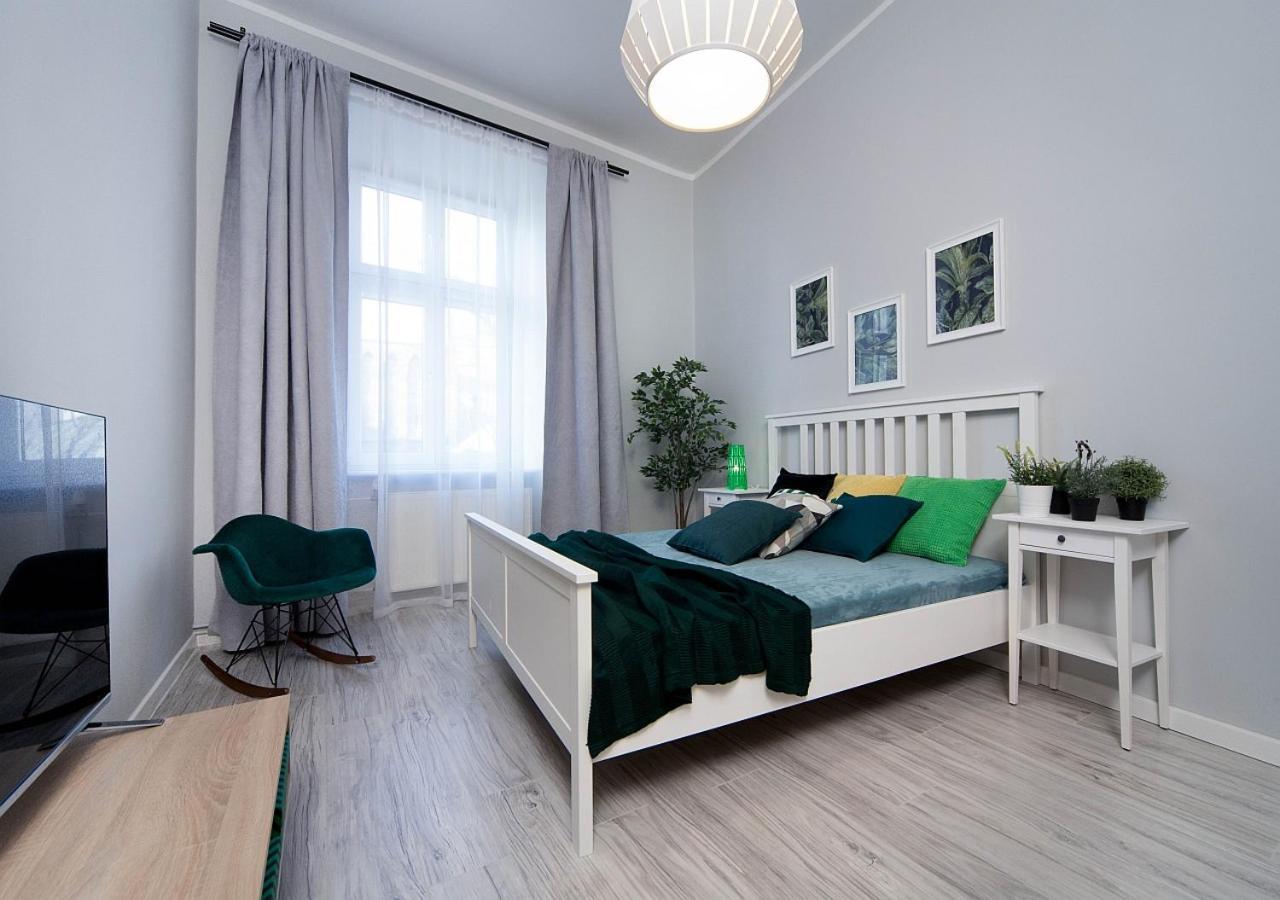 Around Market Square Apartments Краков Экстерьер фото