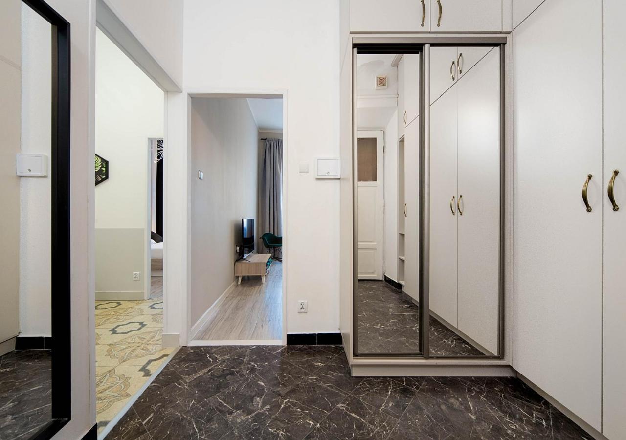 Around Market Square Apartments Краков Экстерьер фото