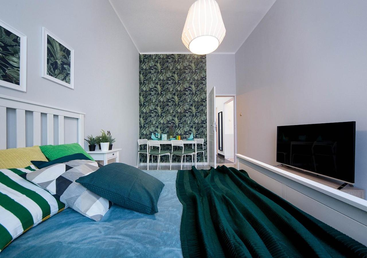 Around Market Square Apartments Краков Экстерьер фото