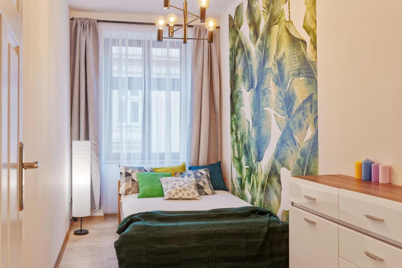 Around Market Square Apartments Краков Экстерьер фото